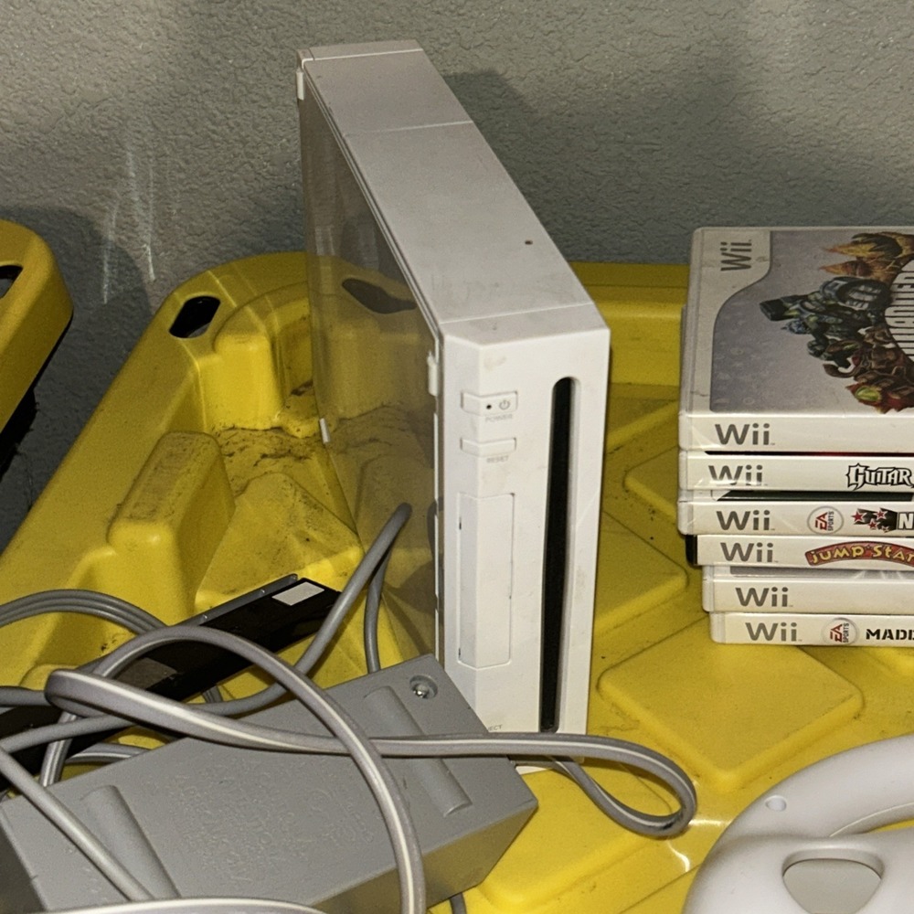Nintendo Wii Colsole Tested Working Woth Cords & Games - Picture 3 of 4